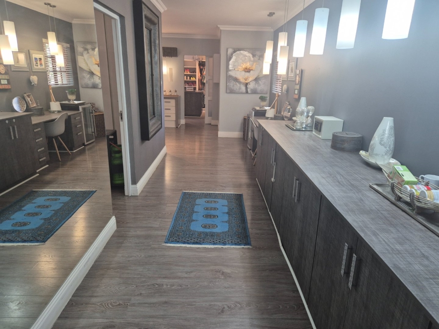 5 Bedroom Property for Sale in Heuwelsig Free State